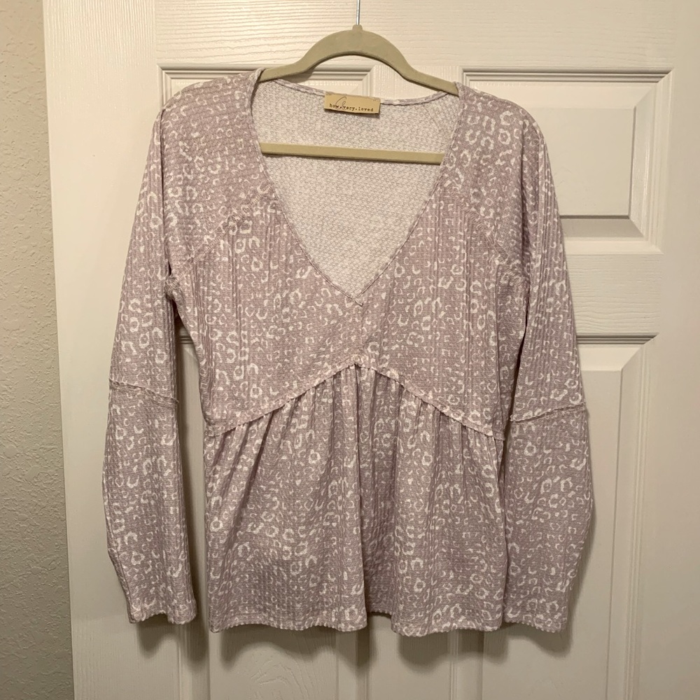 Light weight long sleeve leopard print top